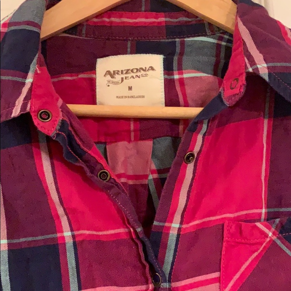 Women’s/ Junior’s pink plaid shirt M